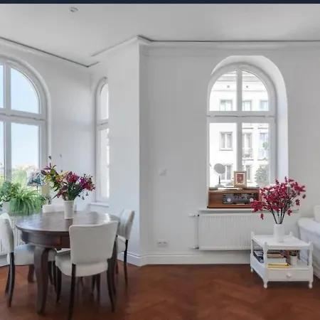 Luxury In Center Town! 아파트 포즈난